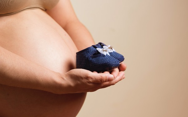 看孕妇肚子的形状怎么判断是男孩还是女孩？
