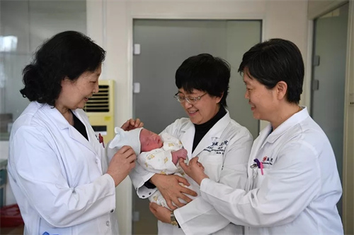 广州能做供卵试管公立的医院有哪些？附广州妇幼保健院试管婴儿医生评价！