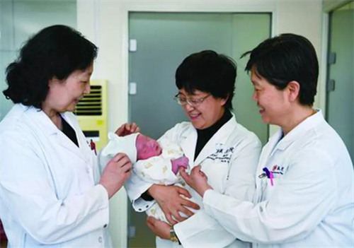宫腔镜检查对试管婴儿的辅助意义有哪些？不孕症宫腔镜检查什么？