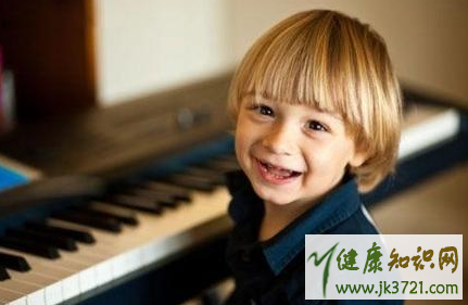 3岁宝宝喜欢撕书怎么教导纠正孩子撕书的方法