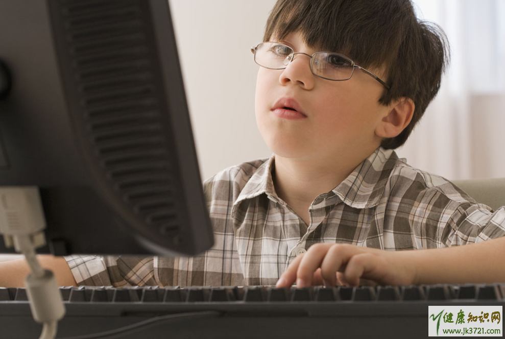 孩子爱玩电脑怎么办电脑对孩子有哪些伤害