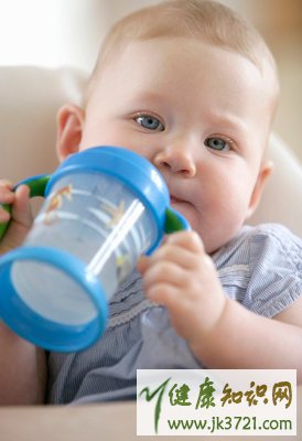 宝宝不爱喝水怎么办宝宝喝水的注意事项