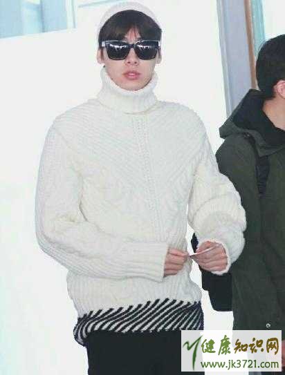 李易峰同款白色毛衣价格李易峰机场高领白色毛衣在哪买