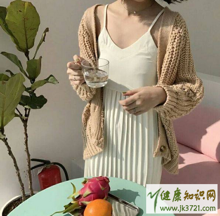 2017春季流行什么样的服饰春季流行服装及穿搭女生版