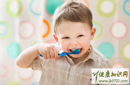 儿童换牙不齐怎么办宝宝换牙期不能吃硬食吗