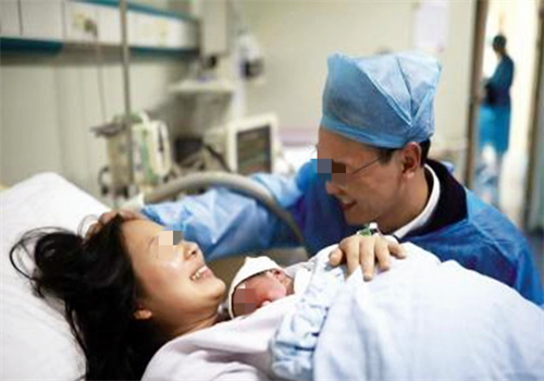 45岁到长沙湘雅医院做试管婴儿成功率有多少 做一次三代试管要多少钱？