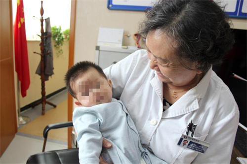 四川成都做一次试管婴儿要多少钱？三代试管医院排名靠前的有哪些？