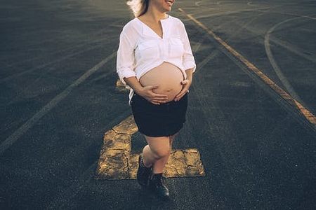 囊胚发育慢是女孩还是男孩，做三代试管时能否把y精子筛选出来？