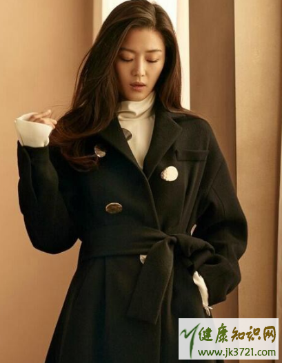 蓝色大海的传说剧里全智贤穿的衣服什么牌子全智贤穿的鞋子是什插图11 蓝色大海的传说剧里全智贤穿的衣服什么牌子全智贤穿的鞋子是什插图11