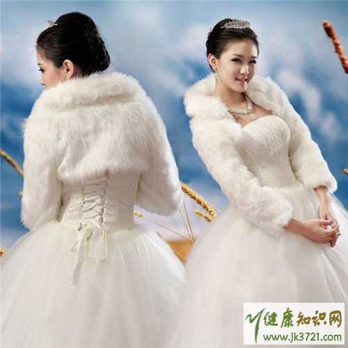 冬天婚纱怎么穿冬天婚纱外面穿什么保暖插图1 冬天婚纱怎么穿冬天婚纱外面穿什么保暖插图1