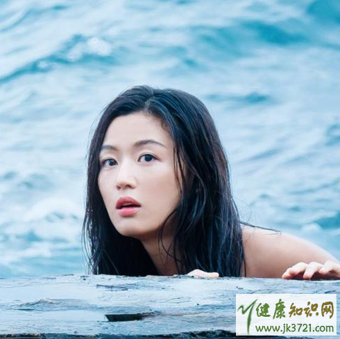 蓝色大海的传说剧里全智贤穿的衣服什么牌子全智贤穿的鞋子是什插图 蓝色大海的传说剧里全智贤穿的衣服什么牌子全智贤穿的鞋子是什插图