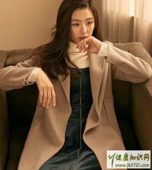 蓝色大海的传说剧里全智贤穿的衣服什么牌子全智贤穿的鞋子是什插图9 蓝色大海的传说剧里全智贤穿的衣服什么牌子全智贤穿的鞋子是什插图9