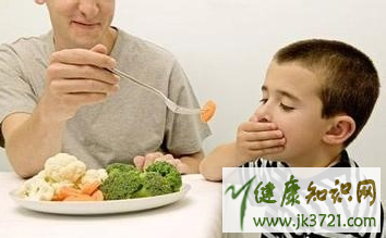 孩子吃饭不专心怎么办孩子吃饭不专心的原因有哪些插图 孩子吃饭不专心怎么办孩子吃饭不专心的原因有哪些插图