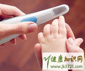 宝宝手指长倒刺怎么办手指长倒刺的原因插图 宝宝手指长倒刺怎么办手指长倒刺的原因插图
