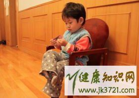 孩子不能跷二郎腿警惕臀肌挛缩症插图1