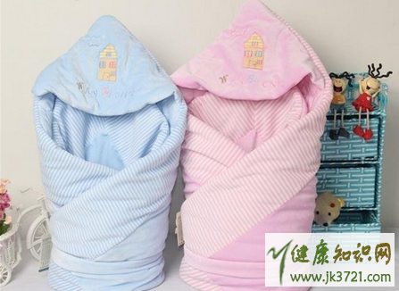 夏天出生的宝宝需要抱被吗宝宝夏天穿什么插图 夏天出生的宝宝需要抱被吗宝宝夏天穿什么插图