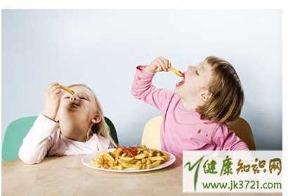 宝宝什么时候用筷子好如何教宝宝使用筷子插图