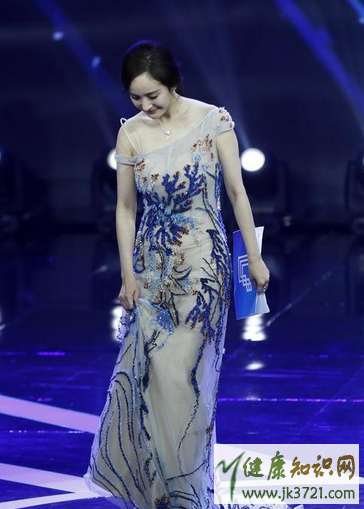 杨幂长裙是什么牌子杨幂电影节同款长裙在哪买插图4