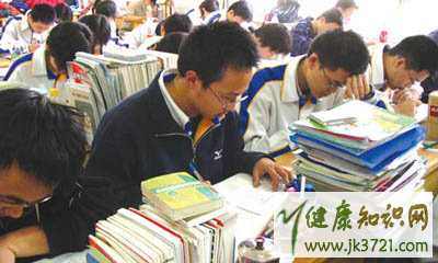 高考生应多吃的食物用食疗解决“高考病”插图2 高考生应多吃的食物用食疗解决“高考病”插图2