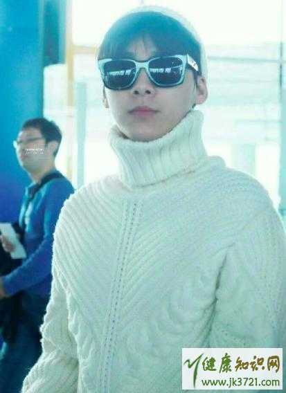 李易峰同款白色毛衣价格李易峰机场高领白色毛衣在哪买插图7 李易峰同款白色毛衣价格李易峰机场高领白色毛衣在哪买插图7