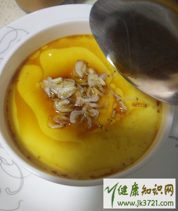 蒸鸡蛋可以放虾皮吗怎样做虾皮蒸鸡蛋给孩子吃插图10 蒸鸡蛋可以放虾皮吗怎样做虾皮蒸鸡蛋给孩子吃插图10