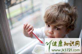 哪些宝宝不能喝酸奶当心营养流失插图2