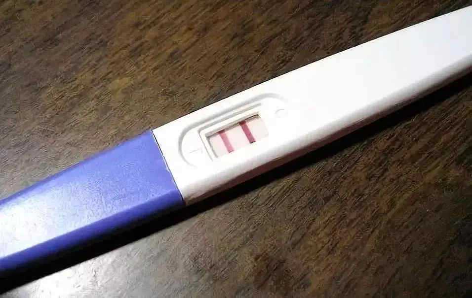 试管婴儿能用验孕棒验出来吗?试管移植成功后可以用验孕棒吗?插图 试管婴儿能用验孕棒验出来吗?试管移植成功后可以用验孕棒吗?插图