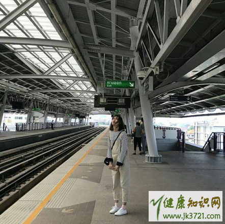 2017春季流行什么样的服饰春季流行服装及穿搭女生版插图23 2017春季流行什么样的服饰春季流行服装及穿搭女生版插图23
