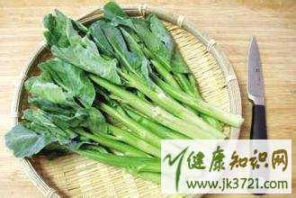 宝宝牙龈肿胀出血怎么办吃芥蓝可以有效预防插图
