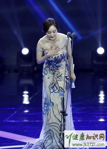 杨幂长裙是什么牌子杨幂电影节同款长裙在哪买插图2