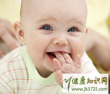 宝宝眼屎多怎么办宝宝眼屎多的饮食护理方法插图