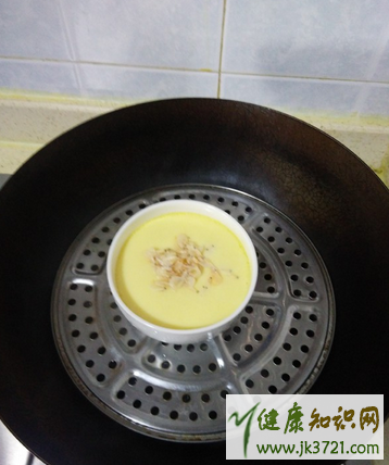 蒸鸡蛋可以放虾皮吗怎样做虾皮蒸鸡蛋给孩子吃插图8 蒸鸡蛋可以放虾皮吗怎样做虾皮蒸鸡蛋给孩子吃插图8