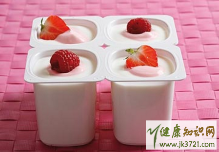 儿童喝酸奶好还是纯奶好酸奶和纯奶哪个更适合孩子插图 儿童喝酸奶好还是纯奶好酸奶和纯奶哪个更适合孩子插图