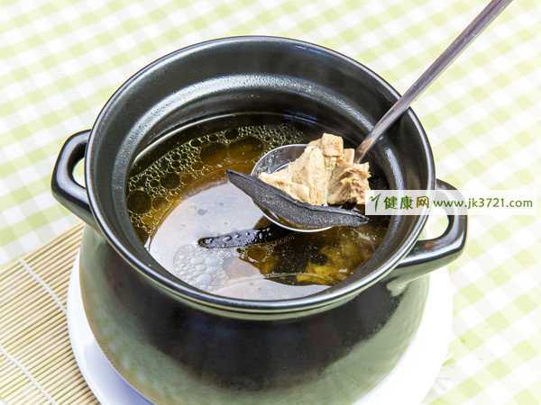 哺乳期的妈妈该吃肉还是喝汤？插图