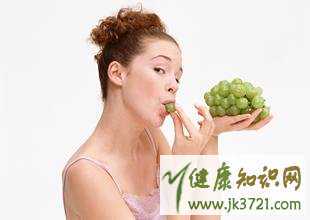 女性经期能吃葡萄吗经期吃葡萄的四大好处插图