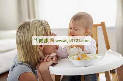 给1-3岁宝宝制定食谱的原则插图
