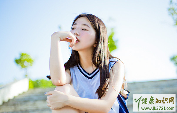 女孩多大穿文胸女孩怎样正确的穿戴文胸插图 女孩多大穿文胸女孩怎样正确的穿戴文胸插图