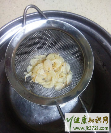 蒸鸡蛋可以放虾皮吗怎样做虾皮蒸鸡蛋给孩子吃插图7 蒸鸡蛋可以放虾皮吗怎样做虾皮蒸鸡蛋给孩子吃插图7