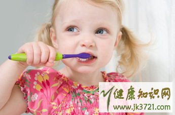 儿童牙刷怎么用儿童牙刷多久换一次插图