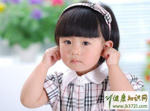 小孩耳朵疼是什么原因小孩耳朵疼怎么办插图 小孩耳朵疼是什么原因小孩耳朵疼怎么办插图