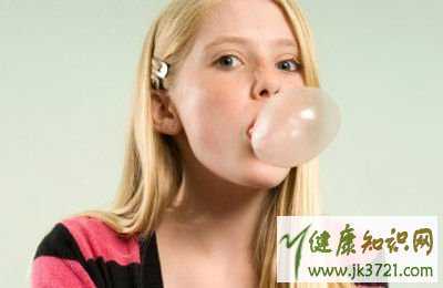宝宝吃泡泡糖的危害宝宝吃泡泡糖的注意事项插图 宝宝吃泡泡糖的危害宝宝吃泡泡糖的注意事项插图