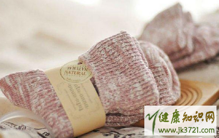 居然有人发明了穿袜子器一双袜子穿多久可以丢掉插图 居然有人发明了穿袜子器一双袜子穿多久可以丢掉插图