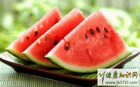 孩子感冒发烧可以吃西瓜吗小孩发烧吃西瓜要注意什么插图1
