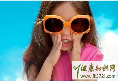 儿童戴太阳镜好吗儿童戴太阳镜的注意事项插图1