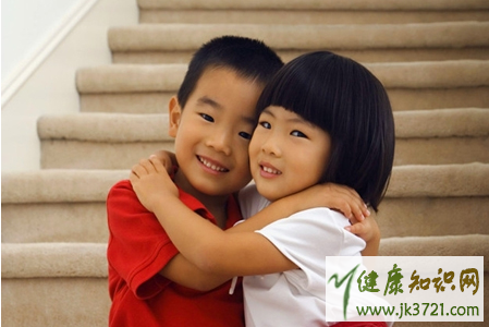 孩子性早熟的表现有哪些孩子性早熟是什么引起的插图2