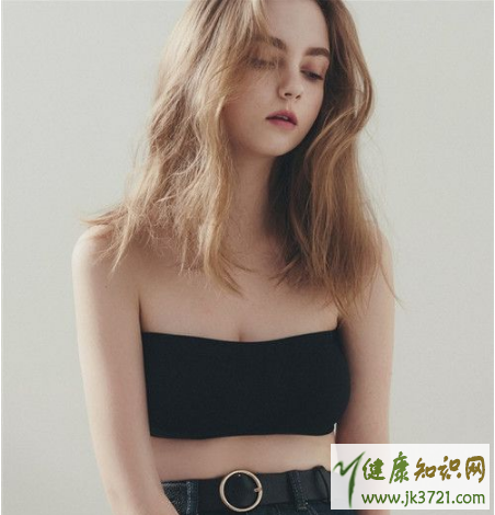 露肩的衣服内衣怎么穿如何穿露肩装不露内衣插图2 露肩的衣服内衣怎么穿如何穿露肩装不露内衣插图2