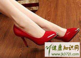 经期能穿高跟鞋吗经期的注意事项插图