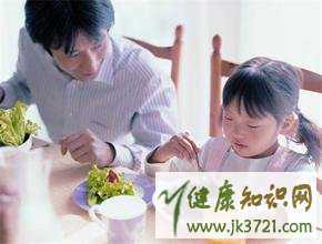 孩子不爱吃饭怎么办怎么样才能提高孩子的食欲插图1 孩子不爱吃饭怎么办怎么样才能提高孩子的食欲插图1