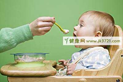 宝宝不吃辅食怎么办?如何给宝宝添加辅食?插图 宝宝不吃辅食怎么办?如何给宝宝添加辅食?插图