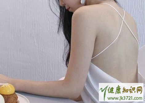露肩的衣服内衣怎么穿如何穿露肩装不露内衣插图6 露肩的衣服内衣怎么穿如何穿露肩装不露内衣插图6